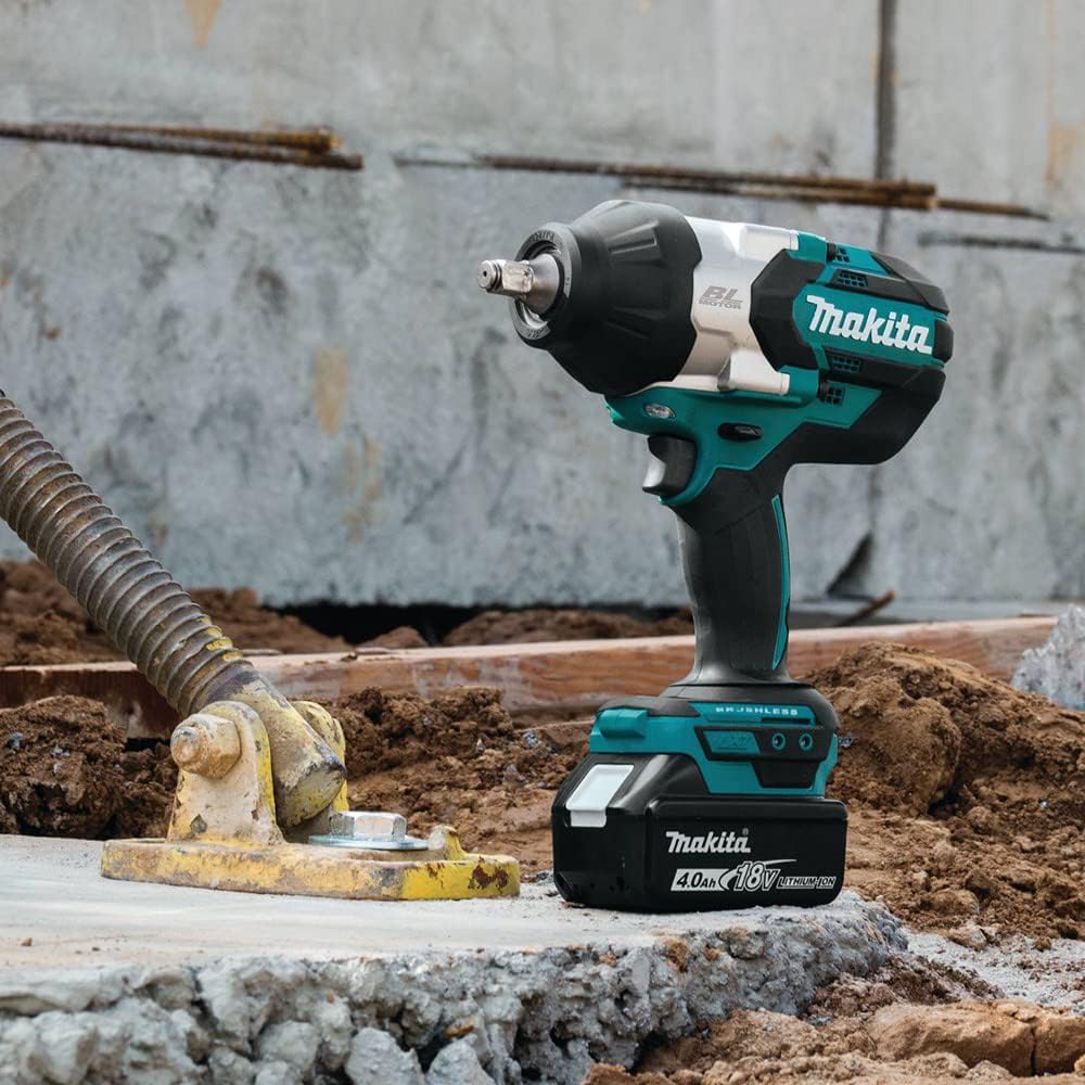 Makita XWT08Z 18V LXT® Lithium-Ion Brushless Cordless High-Torque 1/2' Sq. Drive Impact Wrench, Tool Only