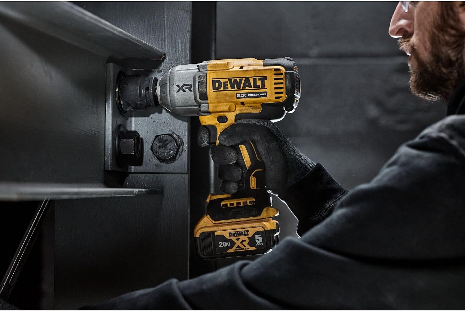 DEWALT 20V MAX Cordless Impact Wrench with Hog Ring Anvil, Brushless High Torque 1/2 Impact Gun, 4-Mode Speed, Includes Battery, Charger and Kit Bag (DCF900P1)