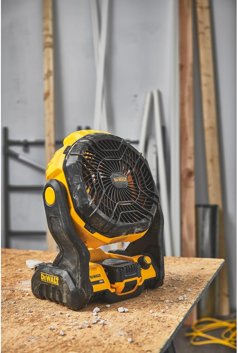 DEWALT 20V MAX Portable Fan, Battery Powered Rechargeable Cordless Shop Fan, Up to 4.5 Hrs Runtime, Variable Speed, 650 CFM, Tool Only (DCE512B)