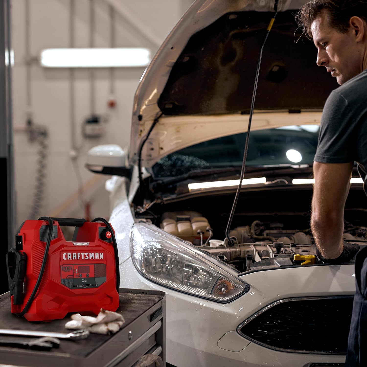 CRAFTSMAN 1000A Car Battery Jump Starter and Portable Power Station, 3-in-1 Solution, 12V DC and 2.4A USB Charging, for 12V Automotive, Marine, and Power Sport Batteries, CMXCESM281