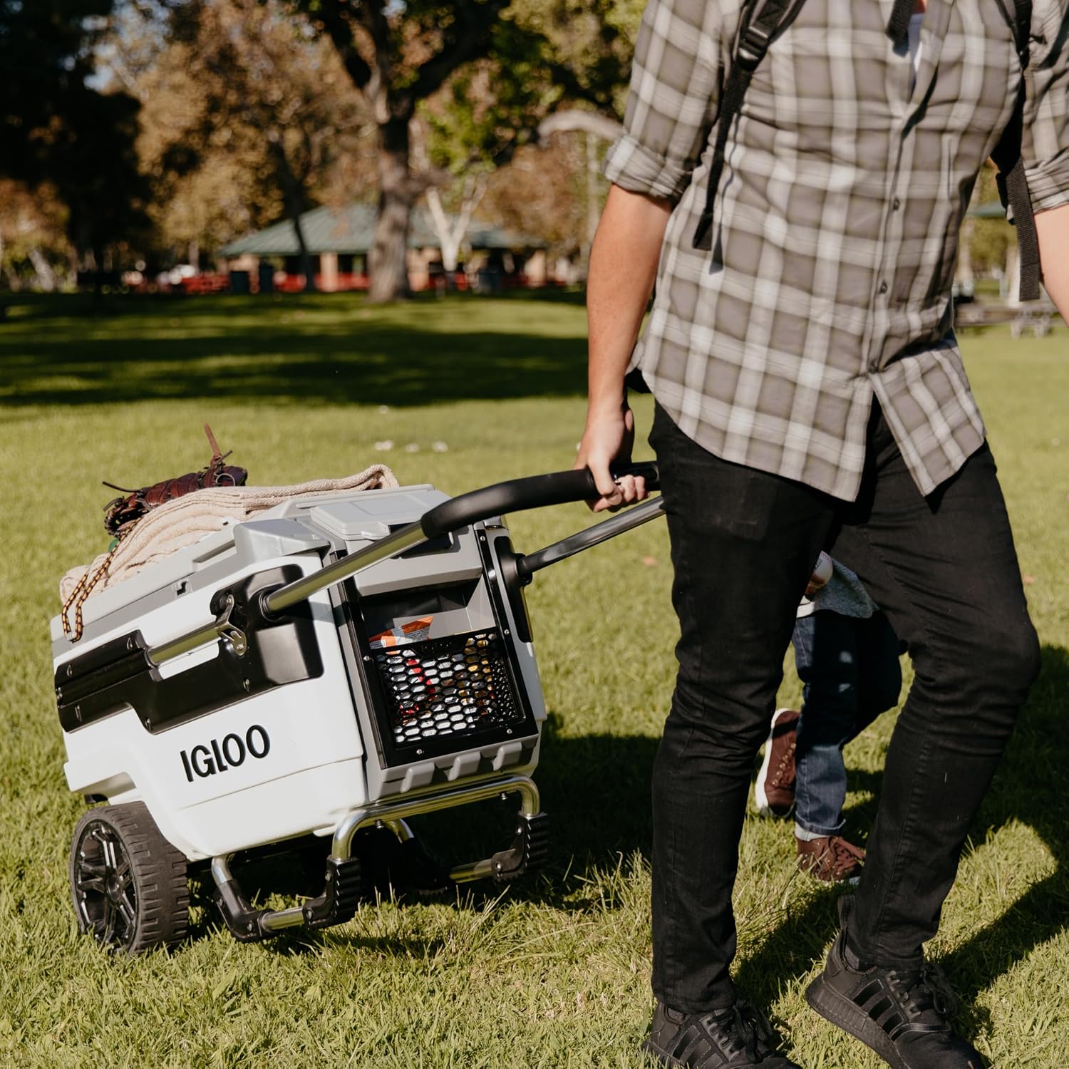 Igloo Trailmate Journey 70Qt Wheeled Cooler | Insulated Hard Shell Ice Chest