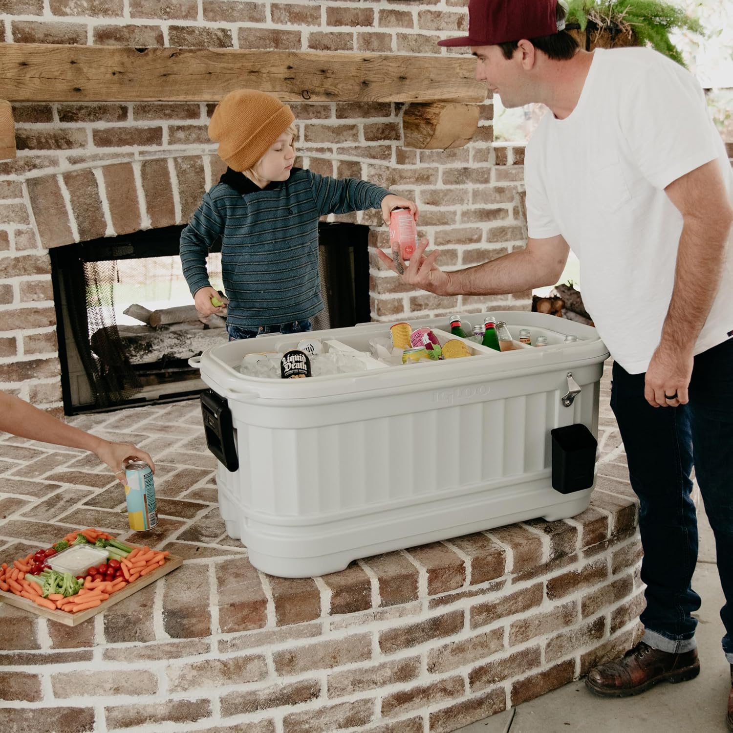 Igloo Hard Cooler | Polar & Party Bar Series | Insulated Ice Chests